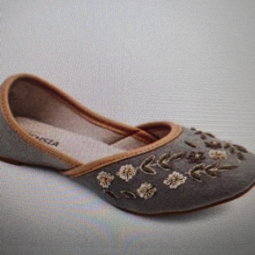New Fuchsia Nawal Ballet Flats Grey Embroidered 7 - Picture 2 of 3